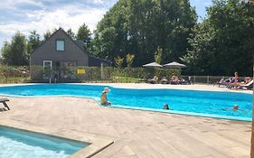 Chalet 577 Op Recreatiepark De Wielen